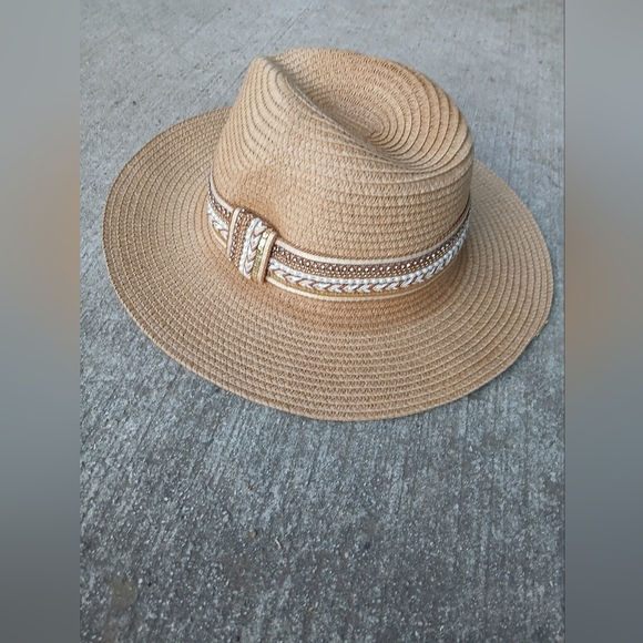 Marcus Adler New York Stylish Tan Straw Hat with Braided Band One Size - Picture 2 of 7